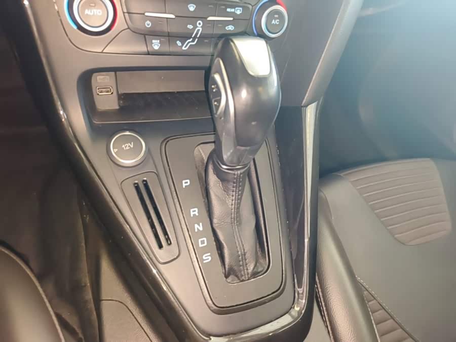 Ford Focus 2018, фото 13