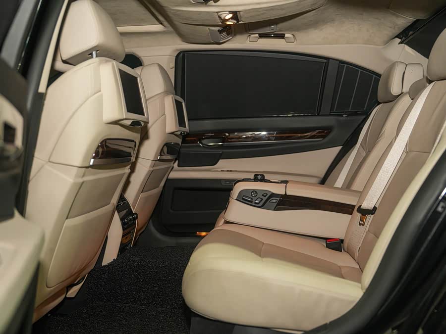 BMW 7-Series 2012, фото 31