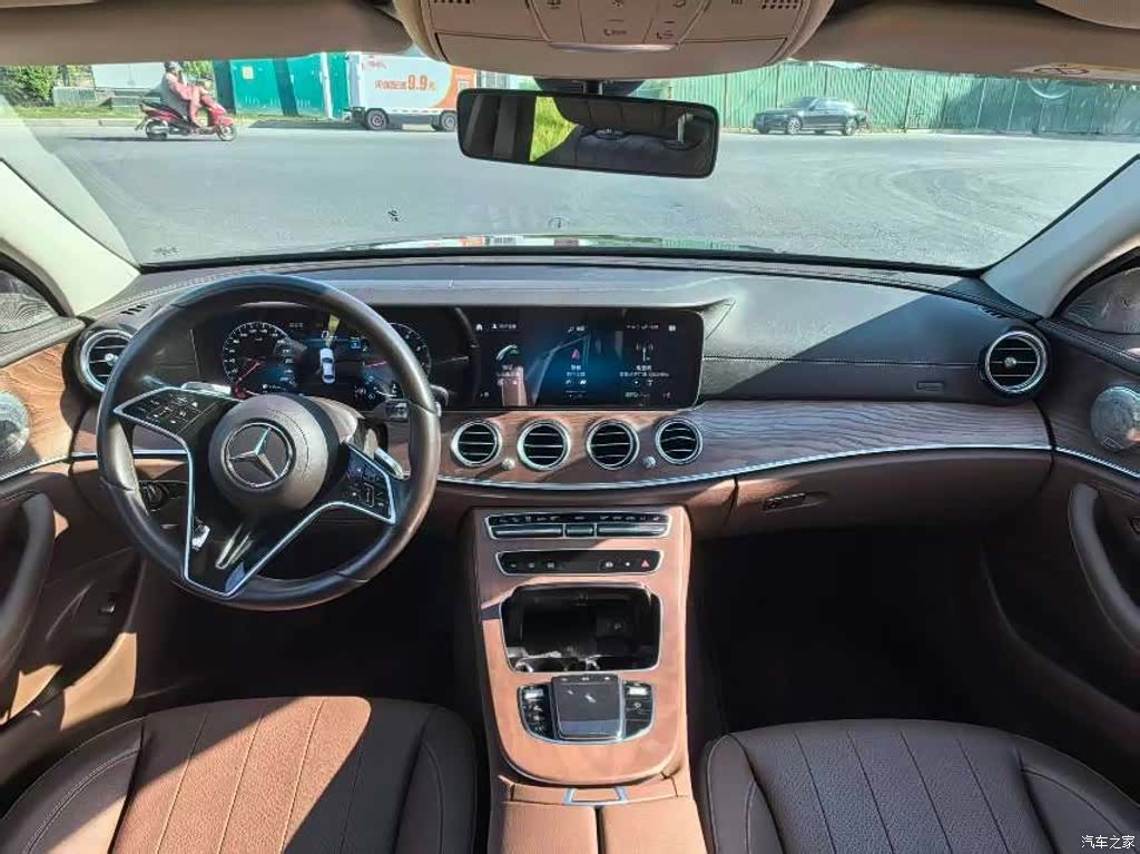 Mercedes-Benz E-Class, 2023 4