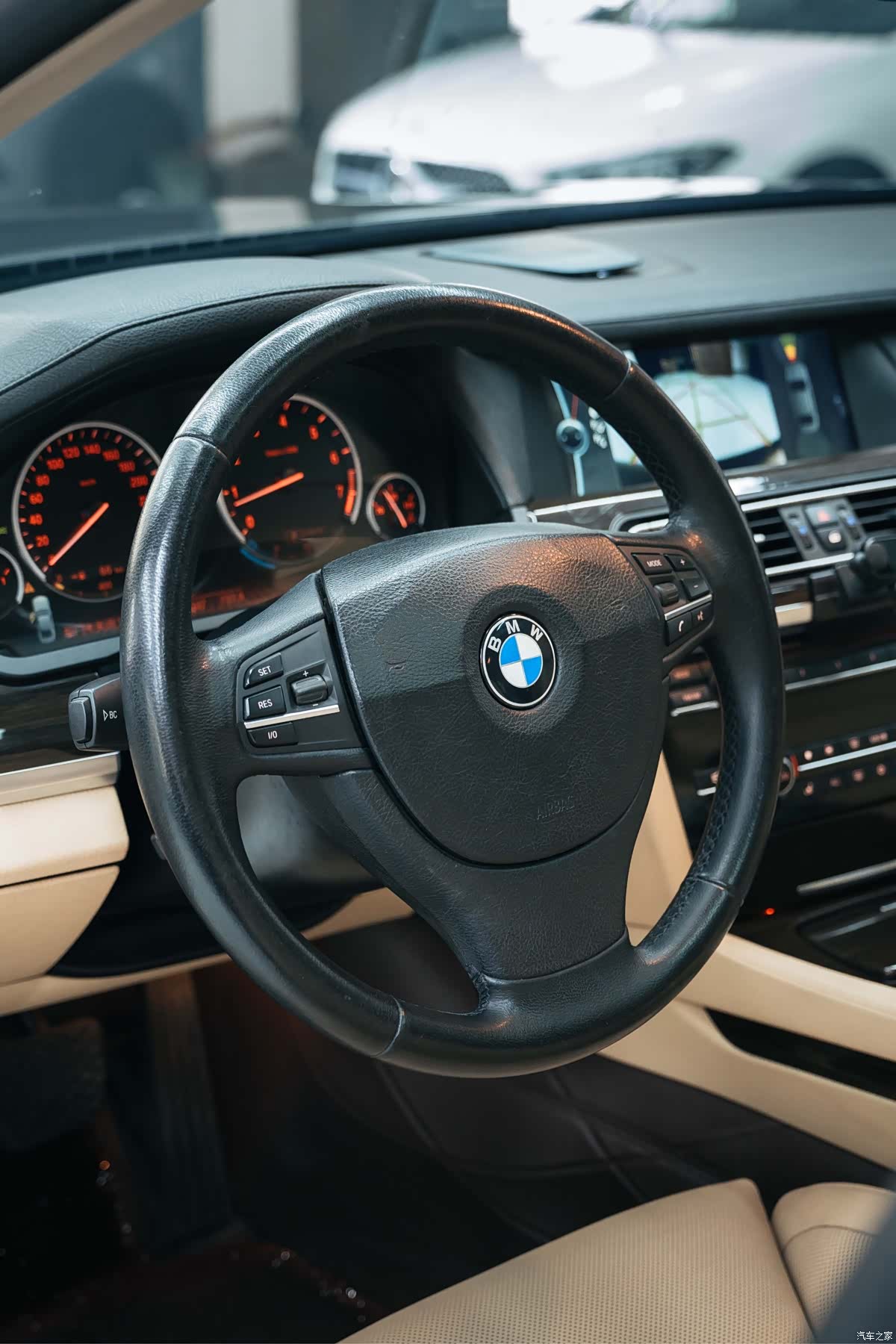 BMW 7 Series, 2011 16