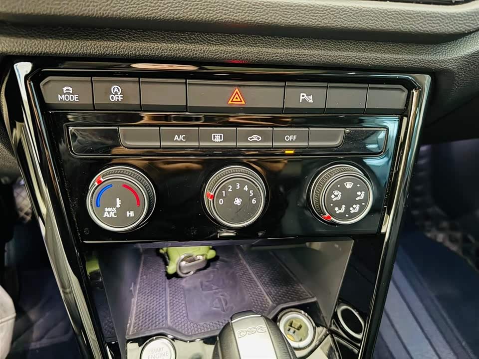 Volkswagen T-ROC exploring Songs