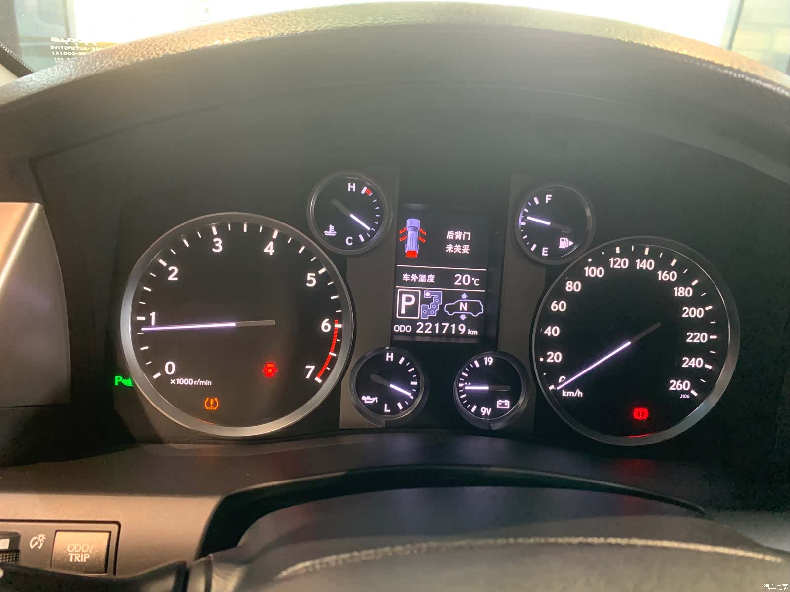 Lexus LX, 2013 17
