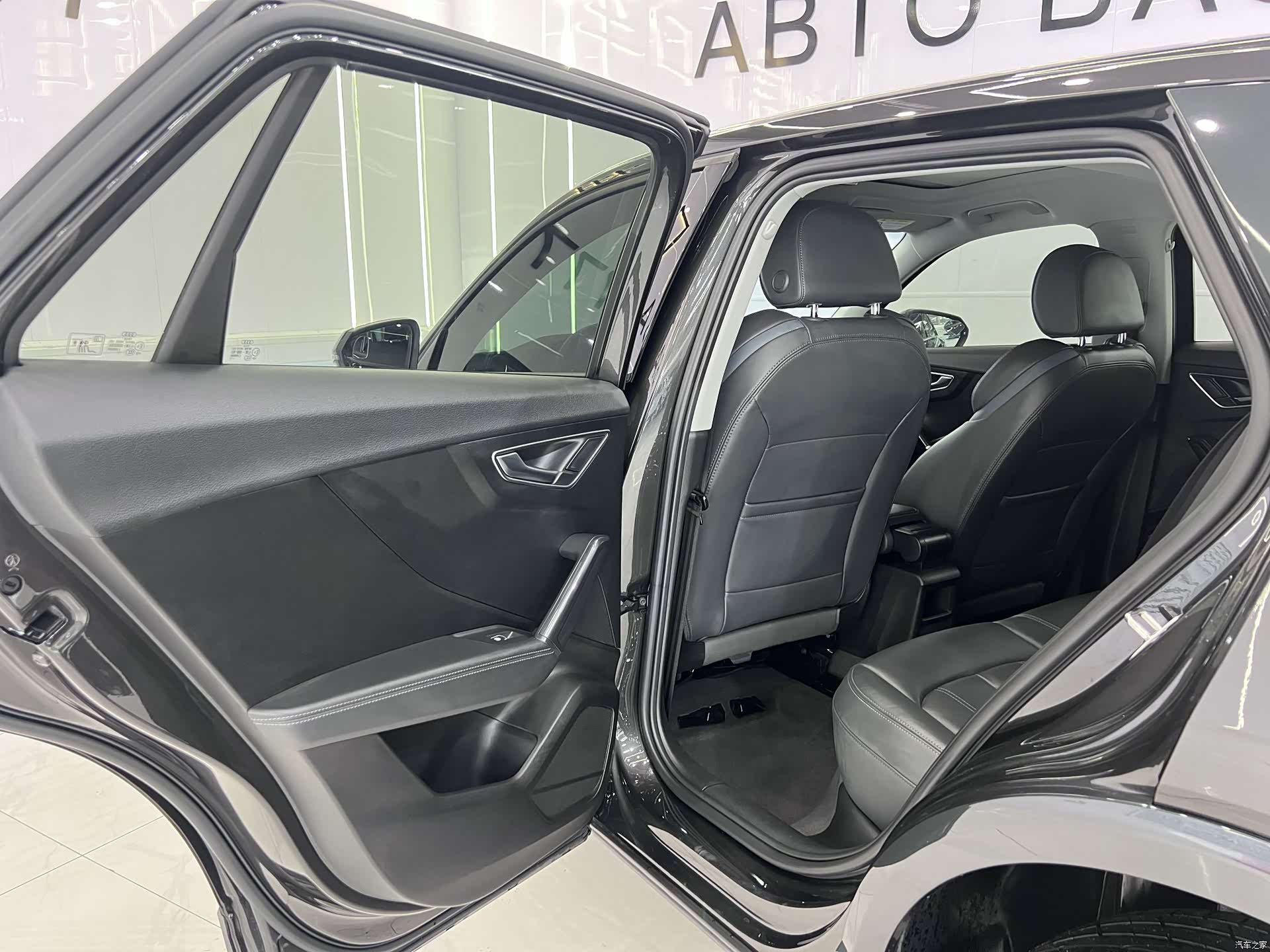 Audi Q2L, 2023 11