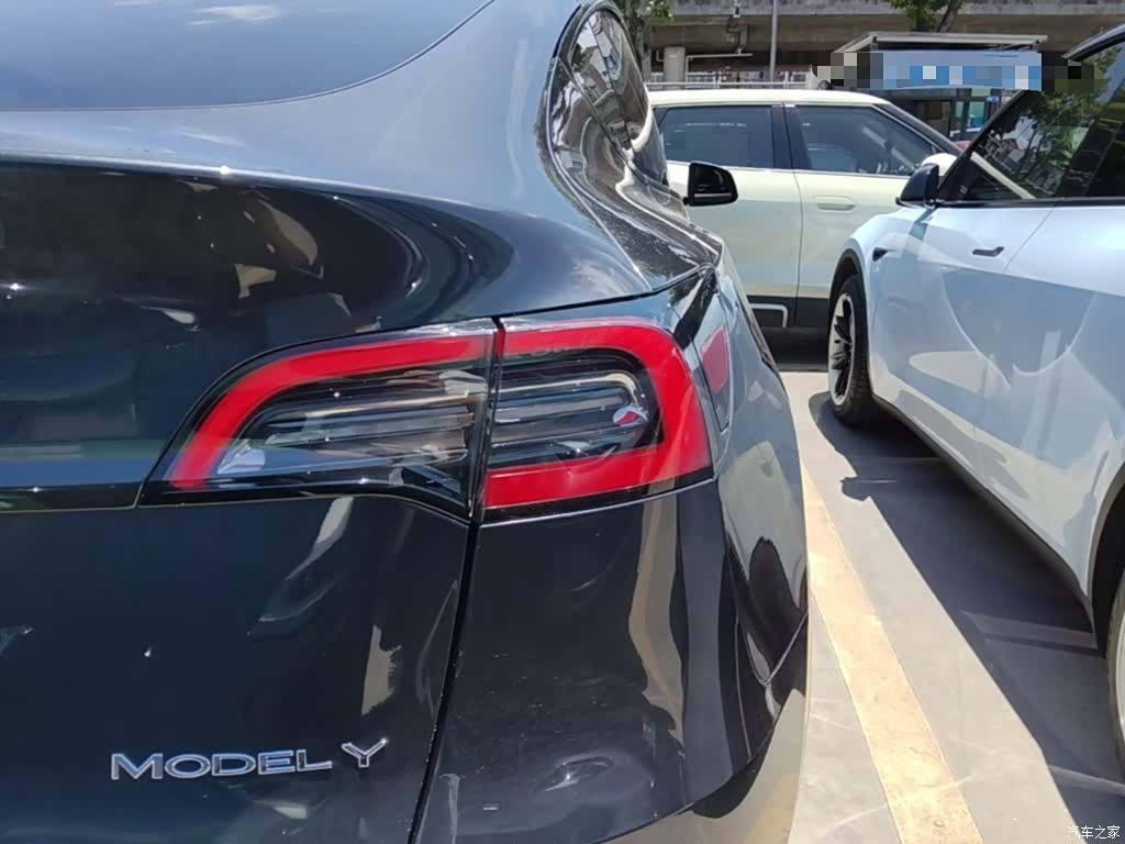 Tesla Model Y, 2024 8
