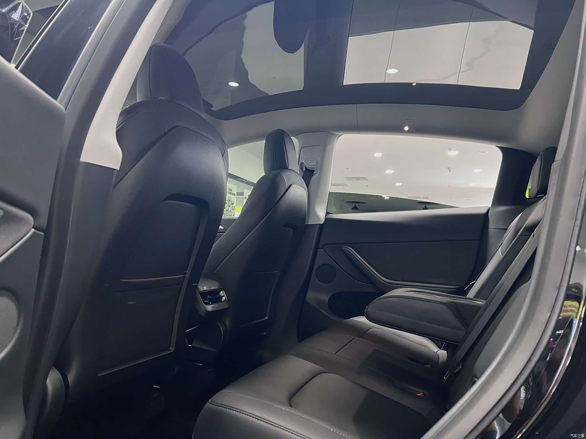 Tesla Model Y, 2022 17
