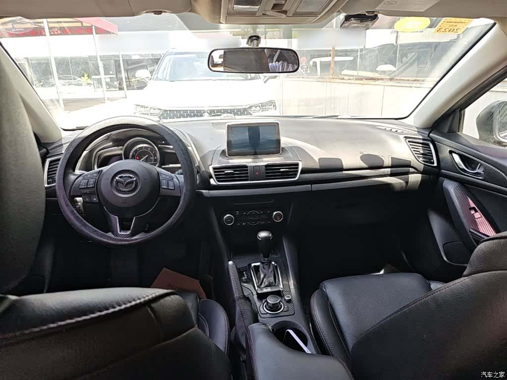 Mazda Mazda3, 2015 10