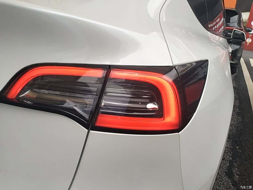 Tesla Model Y, 2024 8
