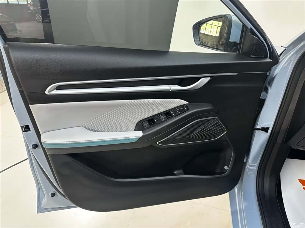 Geely Emgrand, 2023 19