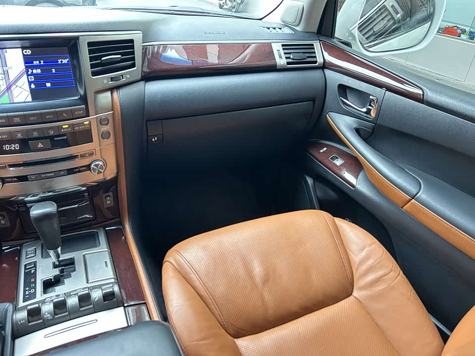 Lexus LX