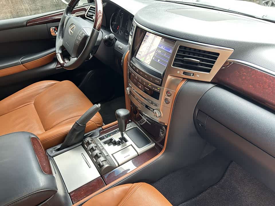 Lexus LX