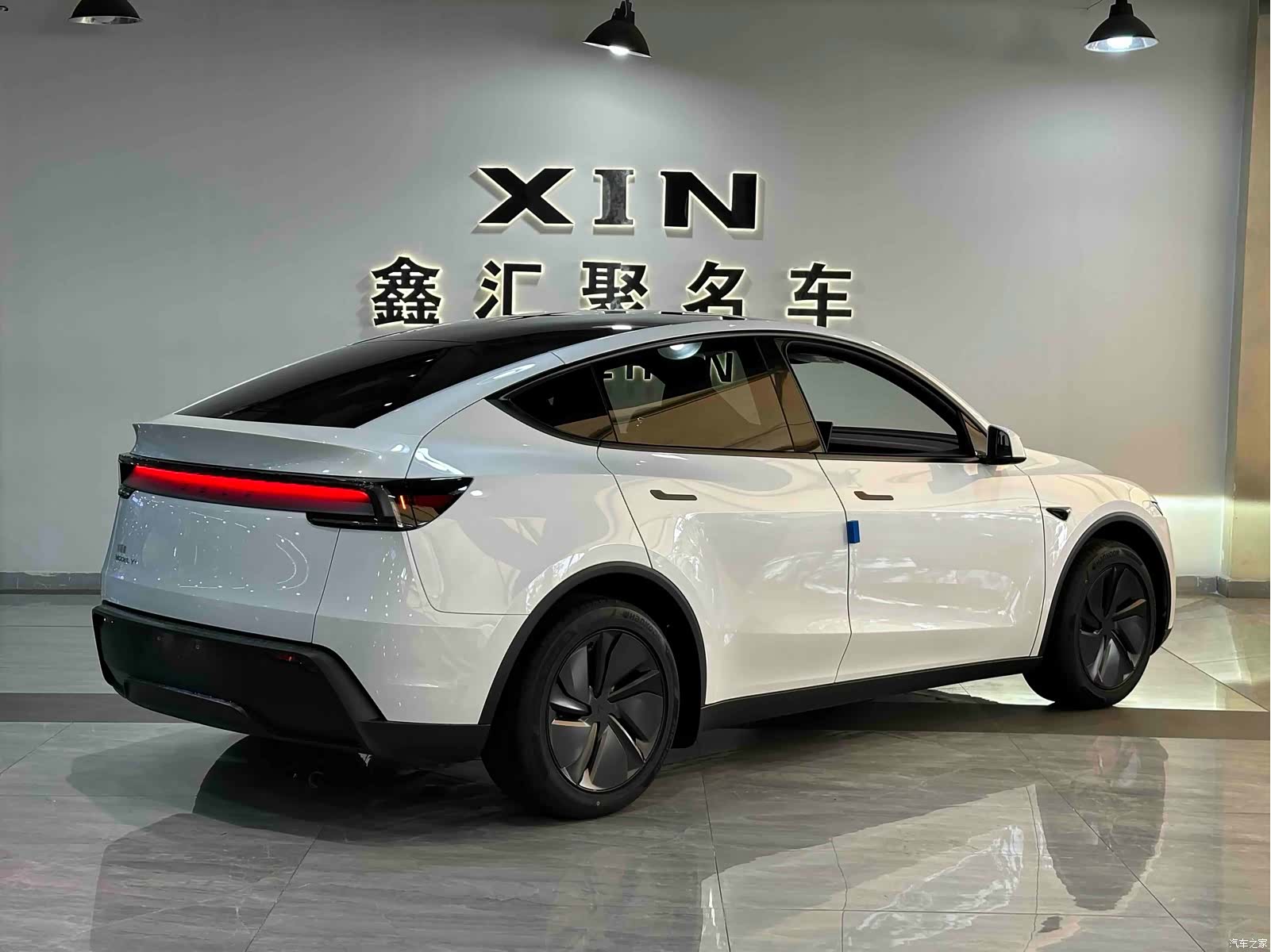 Tesla Model Y, 2026 все фото
