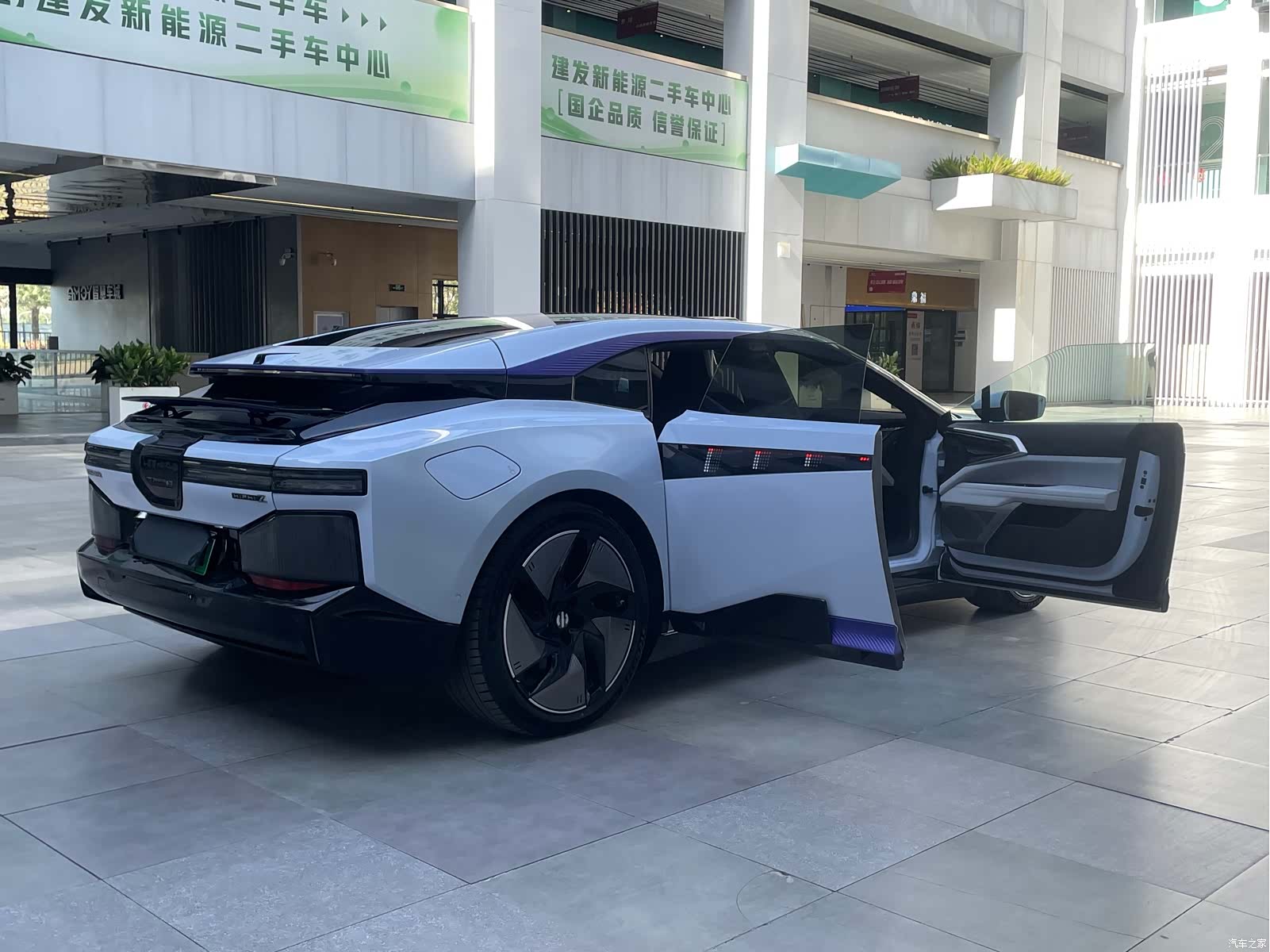 HiPhi Z, 2022 18