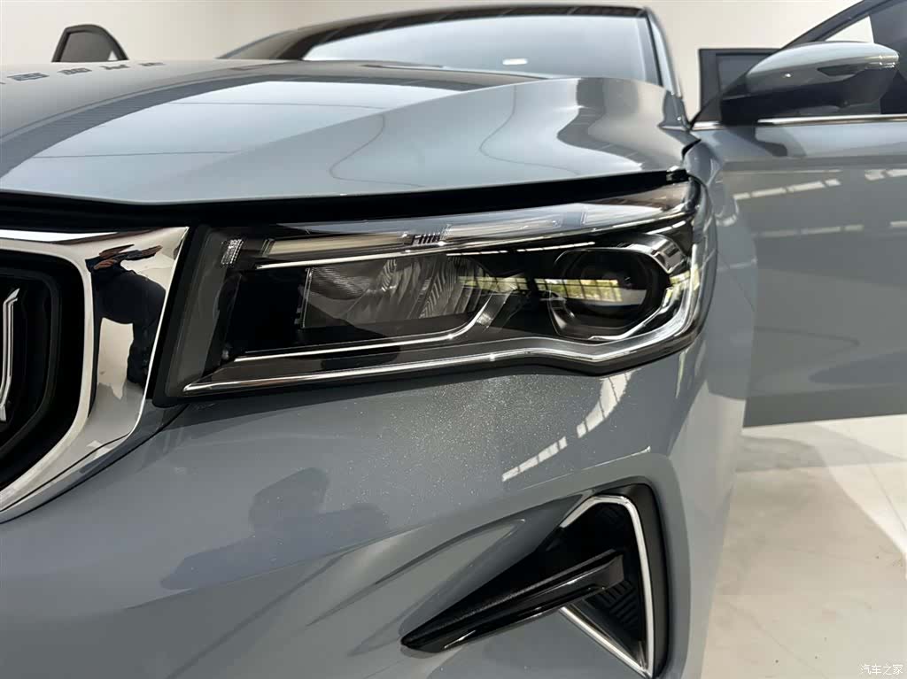 Geely Emgrand, 2023 15