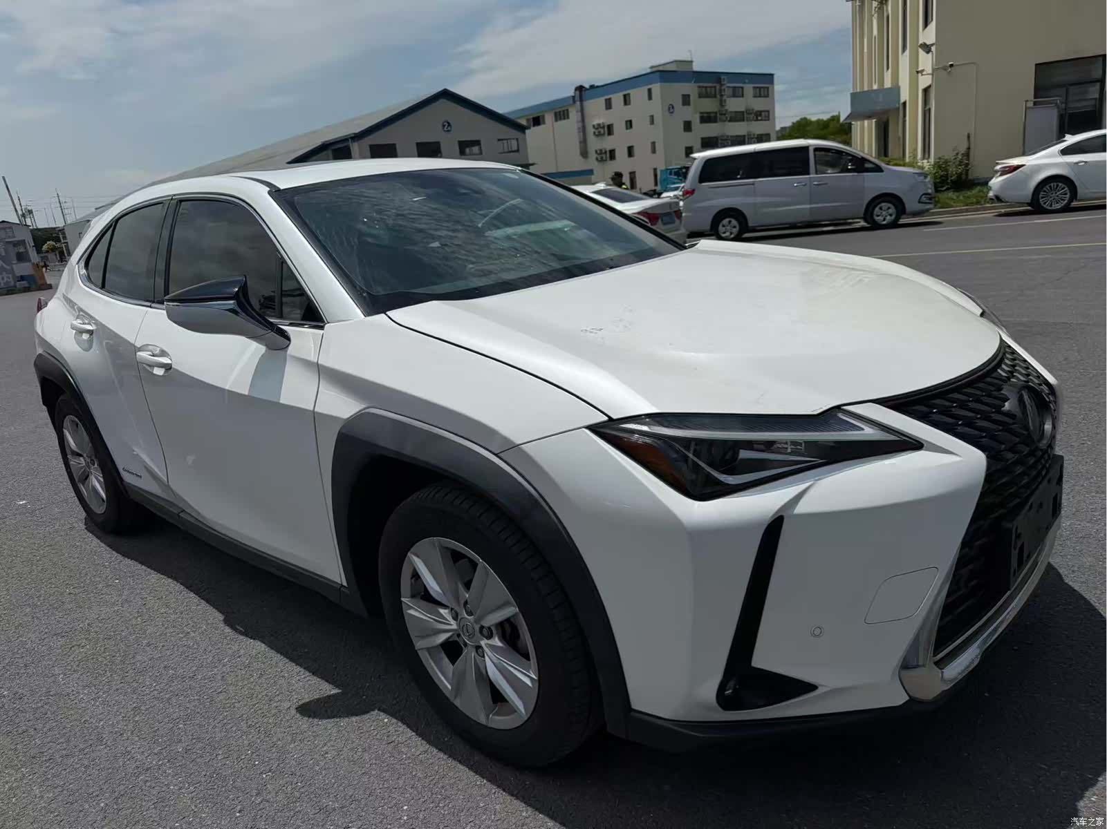 Lexus UX, 2021 3