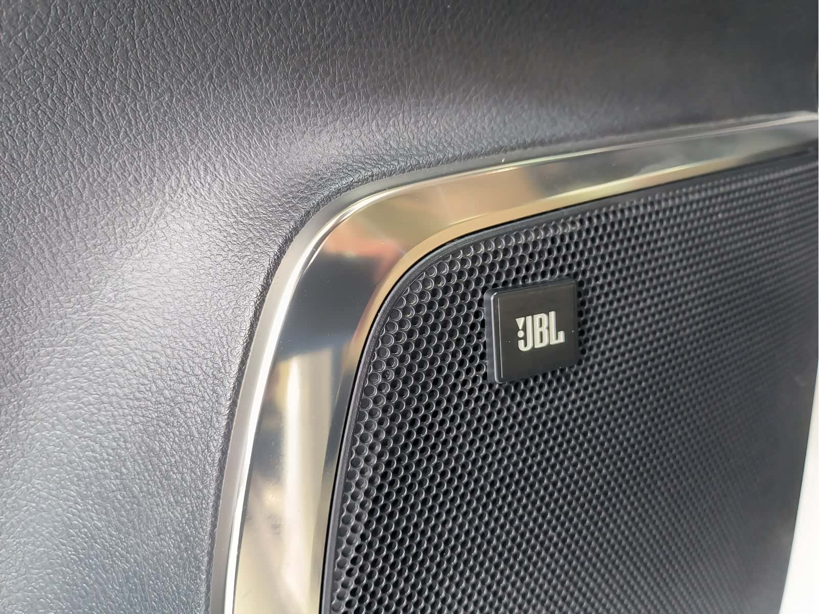 Toyota Alphard, 2021 3