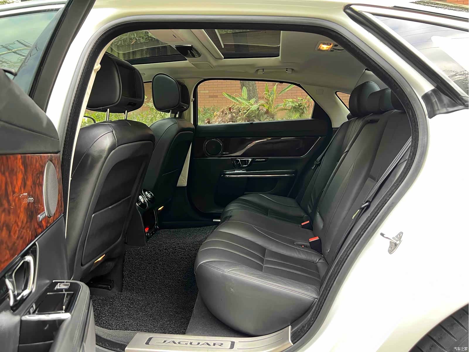 Jaguar XJ, 2015 6