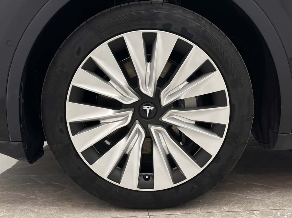 Tesla Model Y, 2024 19
