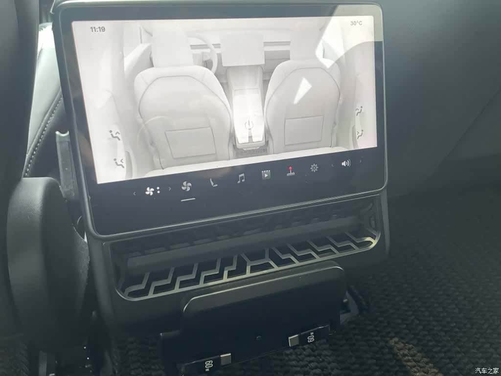 Tesla Model 3, 2025 23