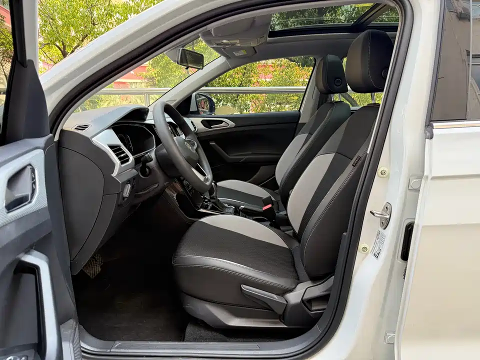 Volkswagen Exploring the shadow