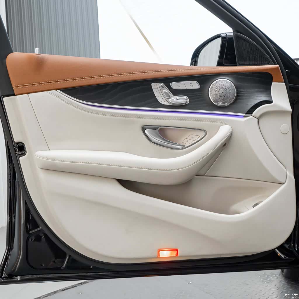 Mercedes-Benz E-Class, 2023 12