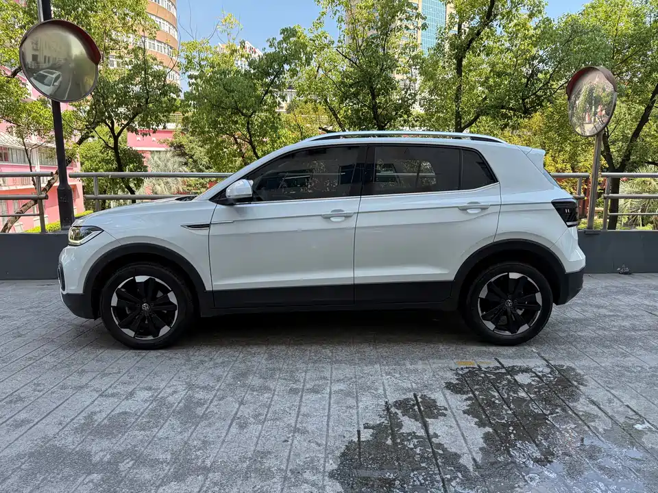 Volkswagen Exploring the shadow