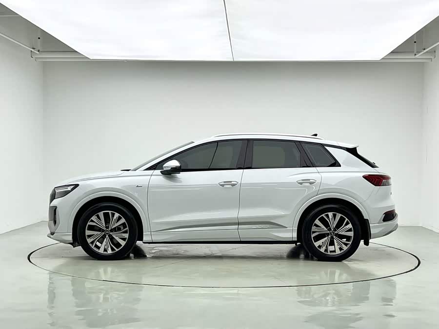Audi Q4 e-tron 2024, фото 7