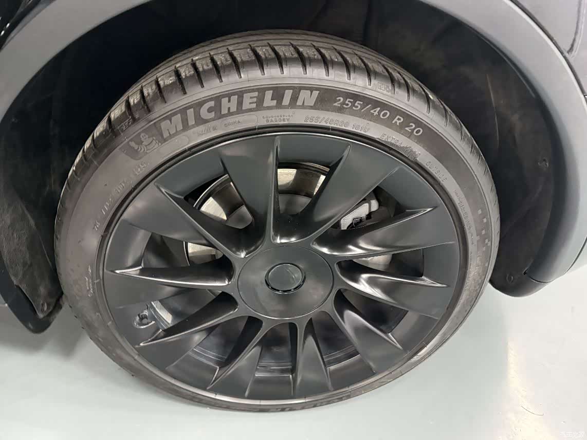 Tesla Model Y, 2023 14