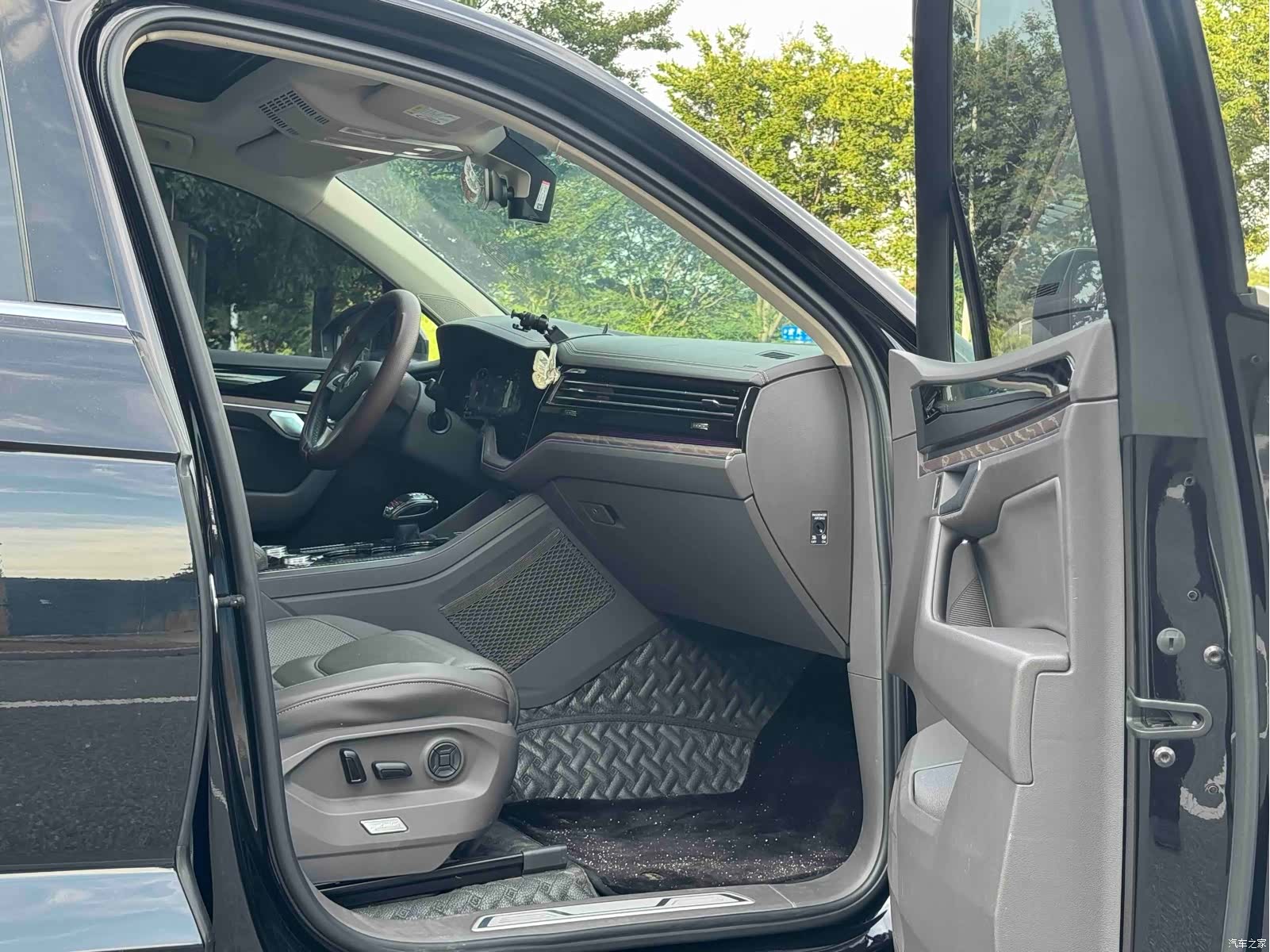 Volkswagen Touareg, 2020 11