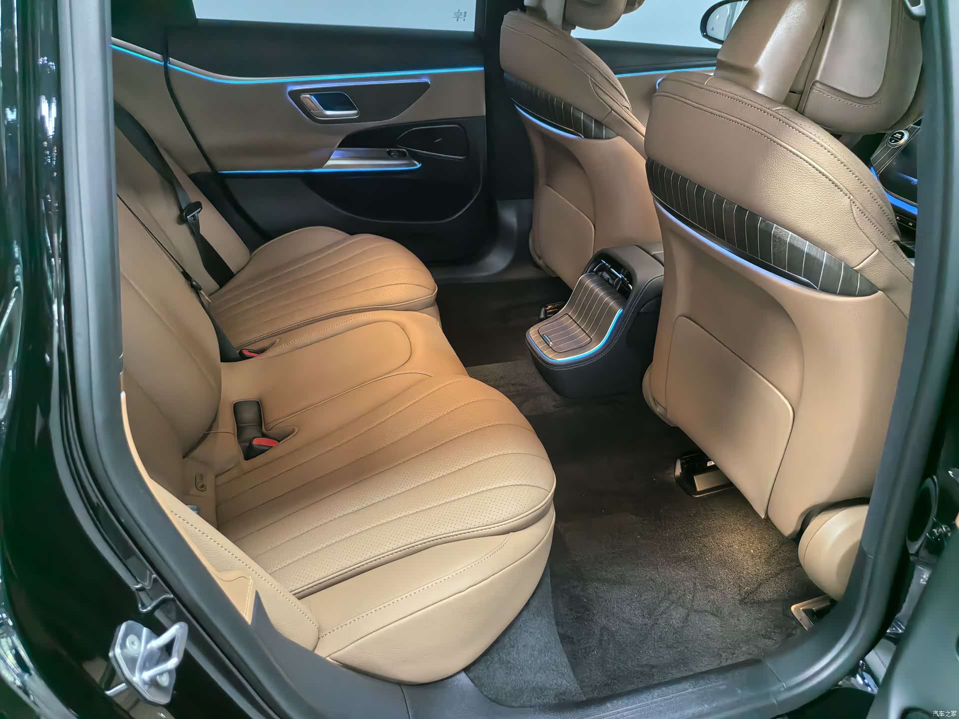 Mercedes-Benz E-Class, 2025 9