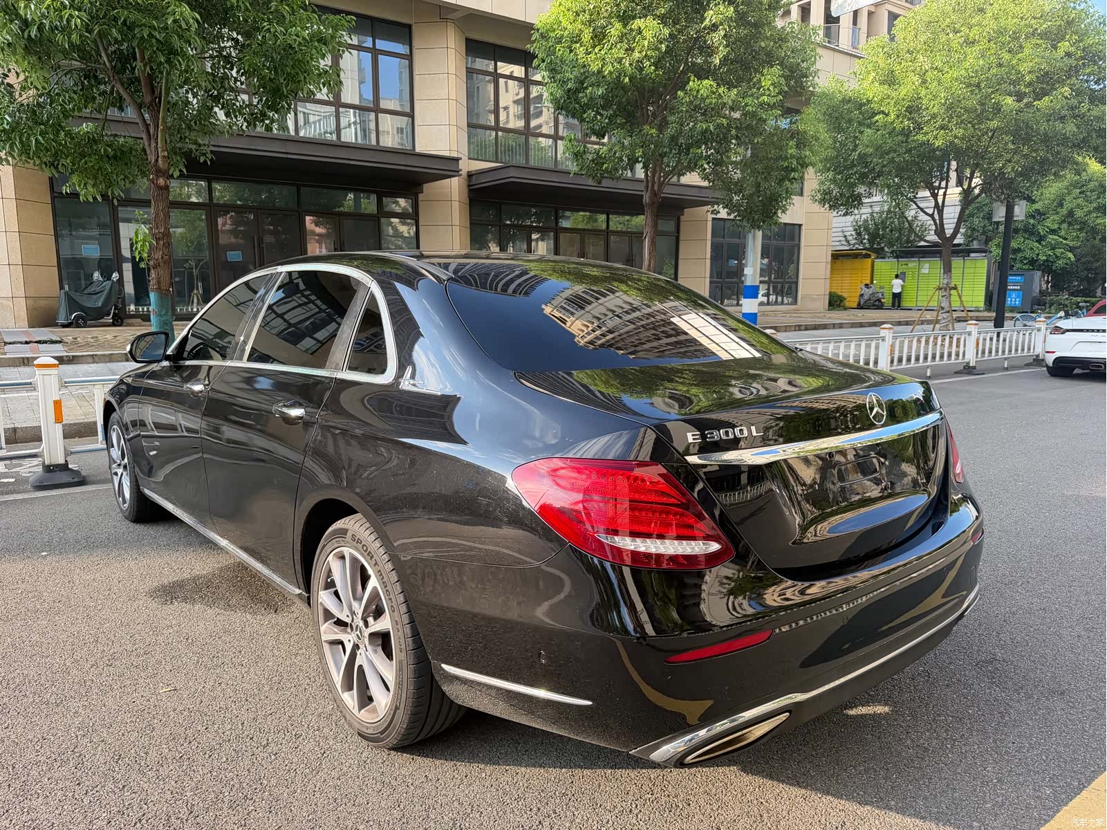 Mercedes-Benz E-Class, 2019 4