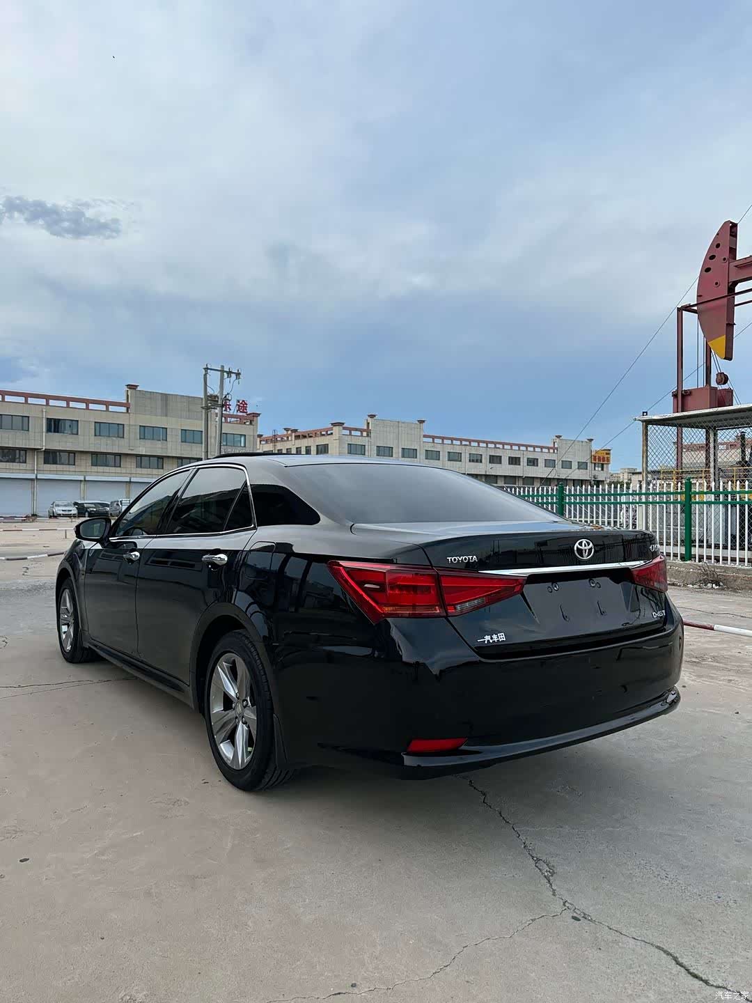 Toyota Crown, 2017 все фото