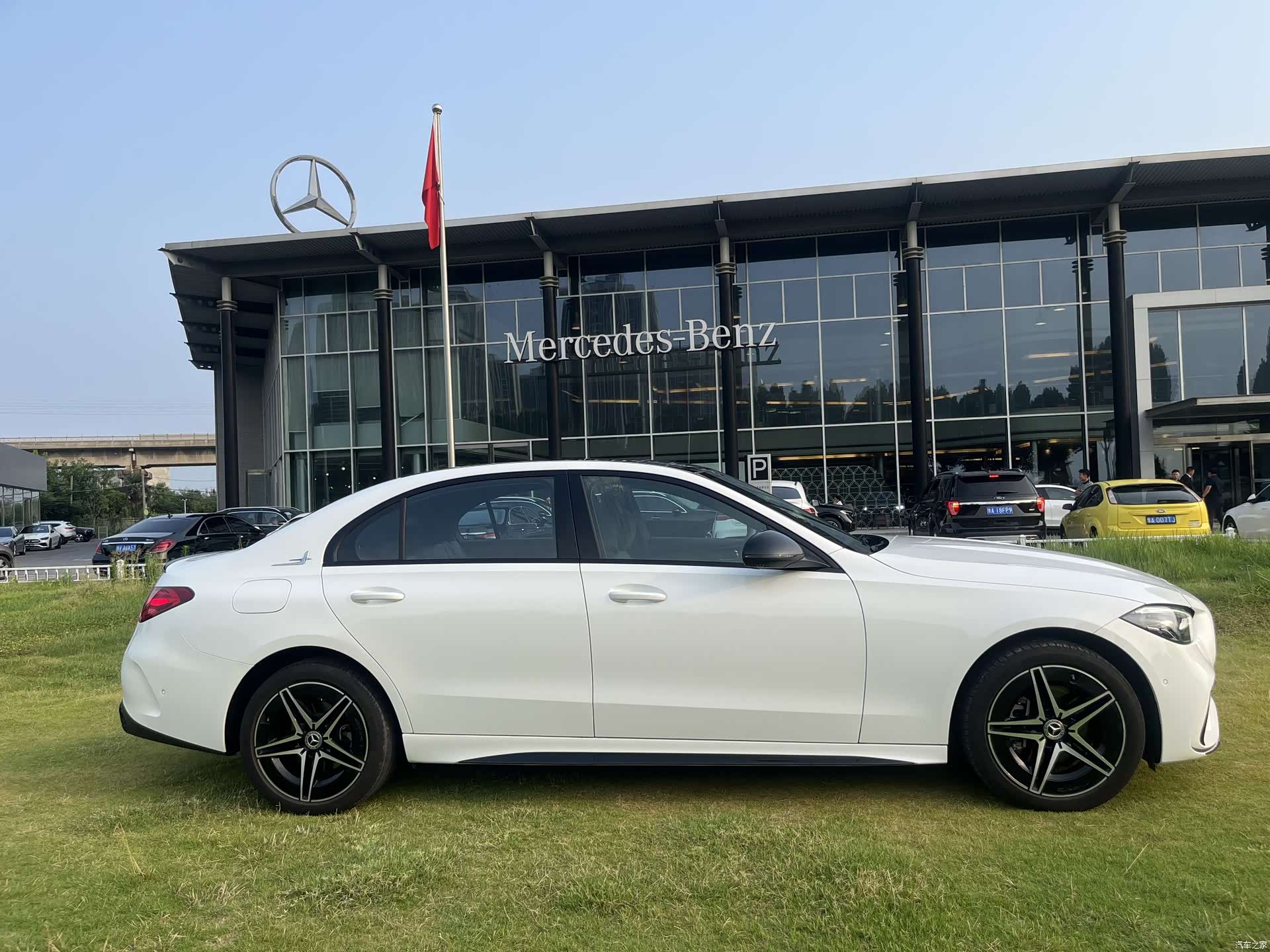Mercedes-Benz C-Class, 2024 3