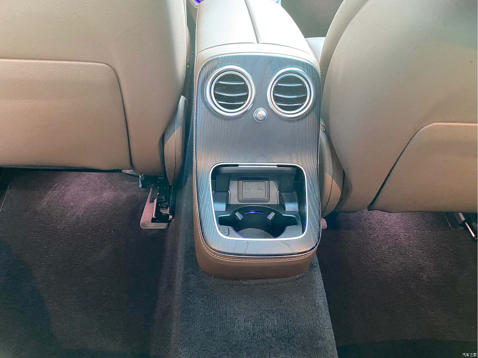 Mercedes-Benz E-Class, 2023 11