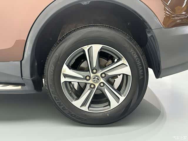 Toyota RAV4, 2016 11