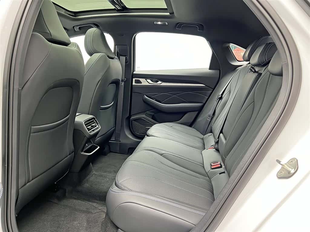 Geely Preface, 2026 17