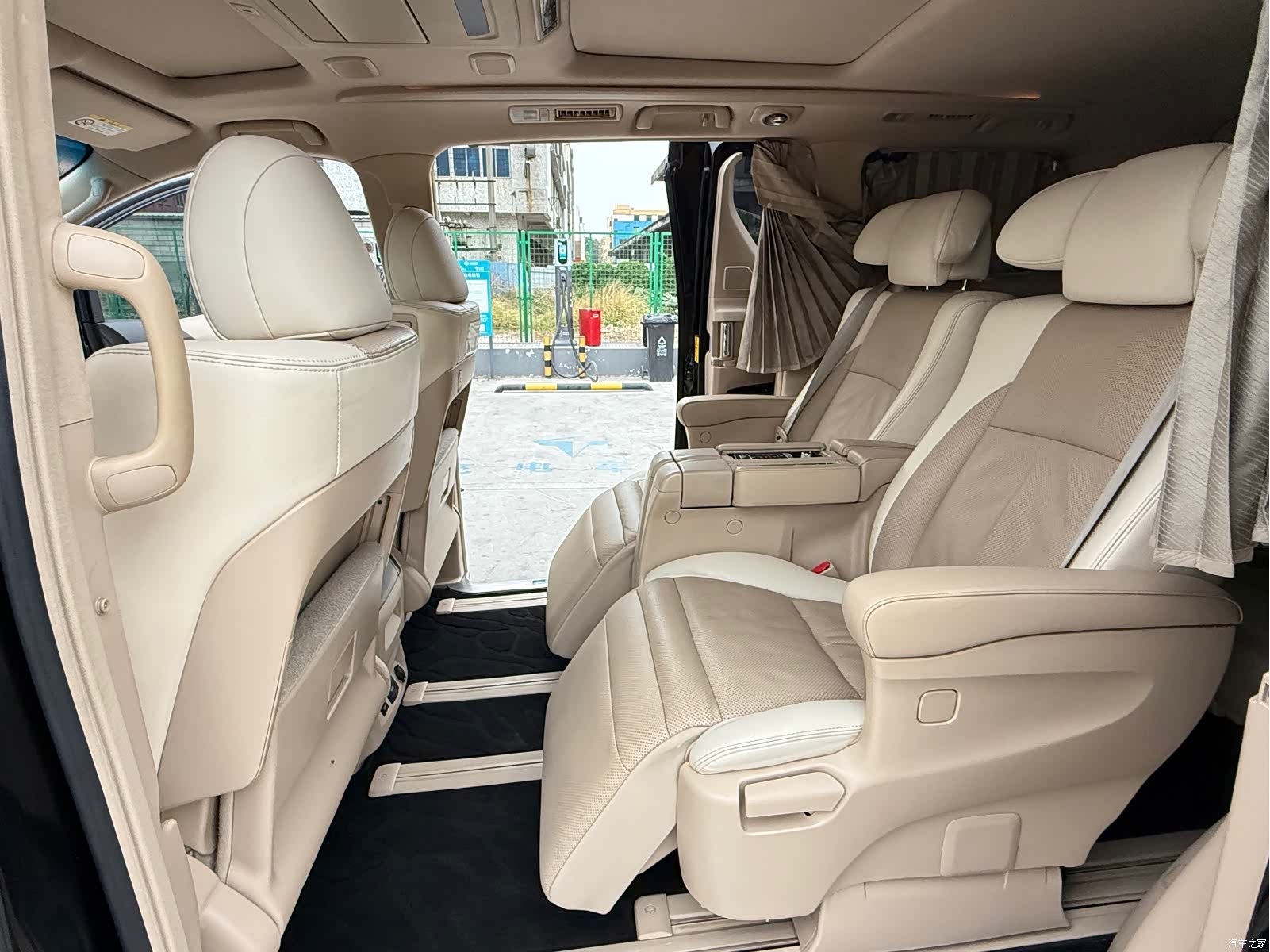 Toyota Alphard, 2014 все фото