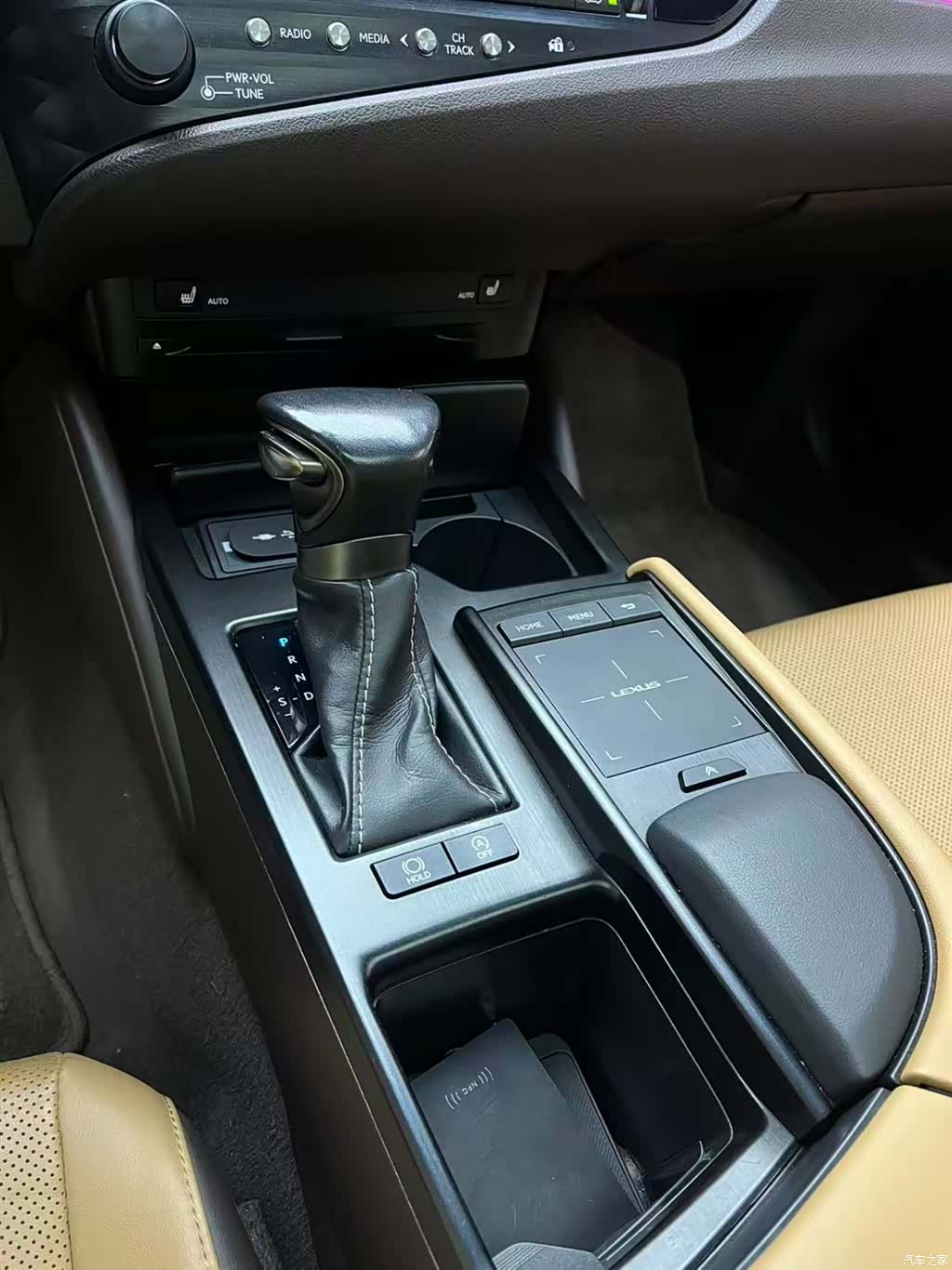 Lexus ES, 2019 18