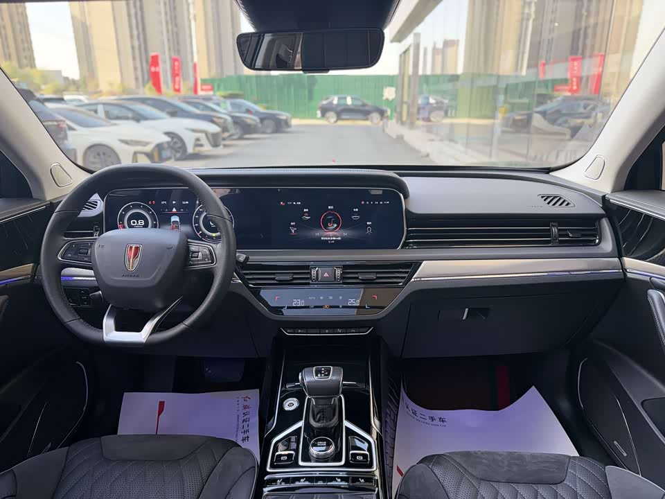 Hongqi HS5