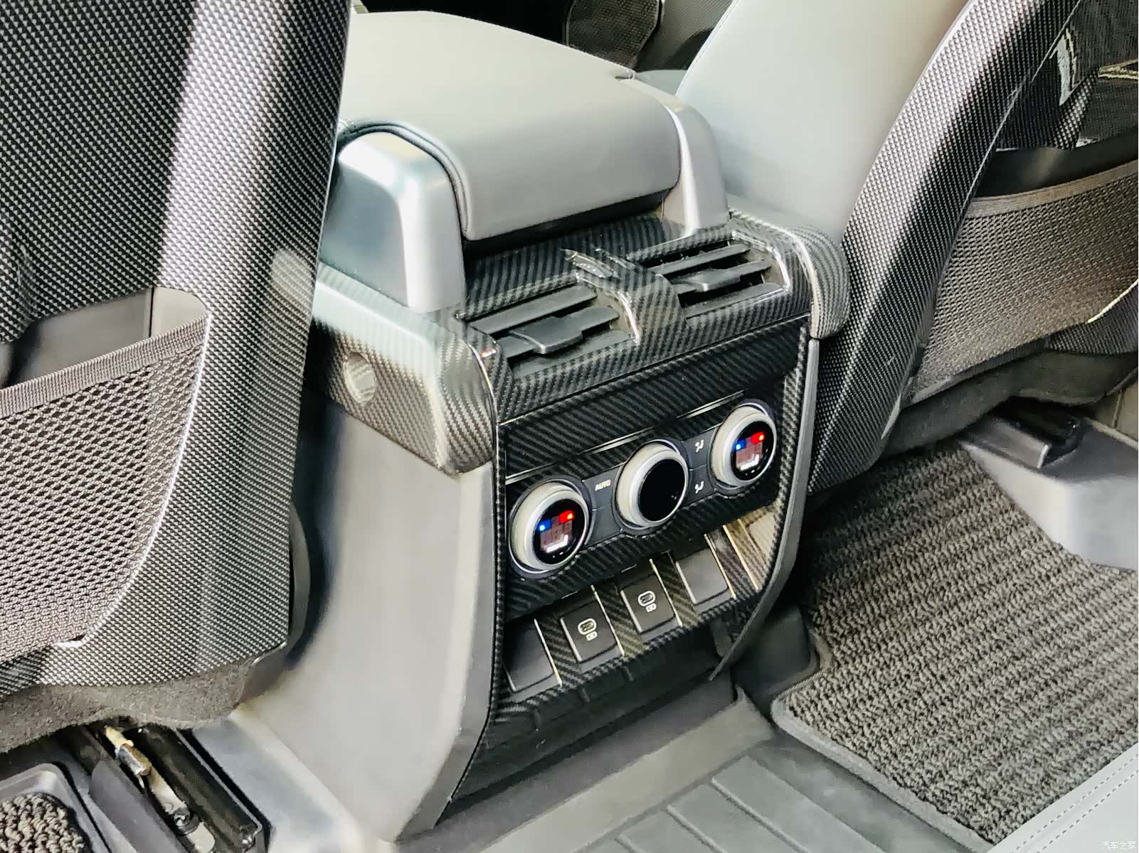 Land Rover Defender, 2023 8