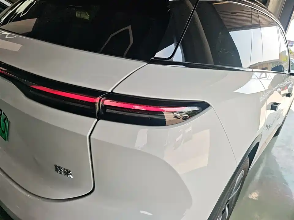 NIO ES6