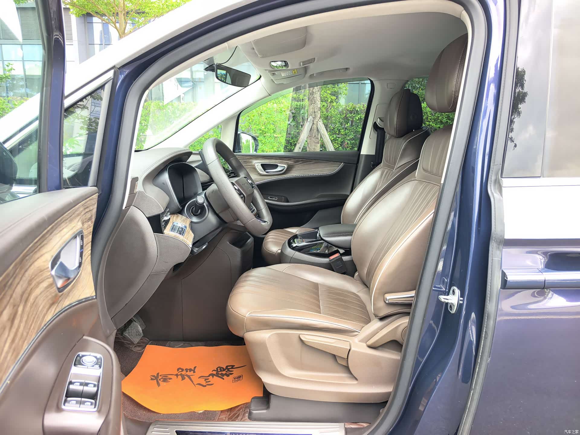 Roewe iMAX8, 2023 12