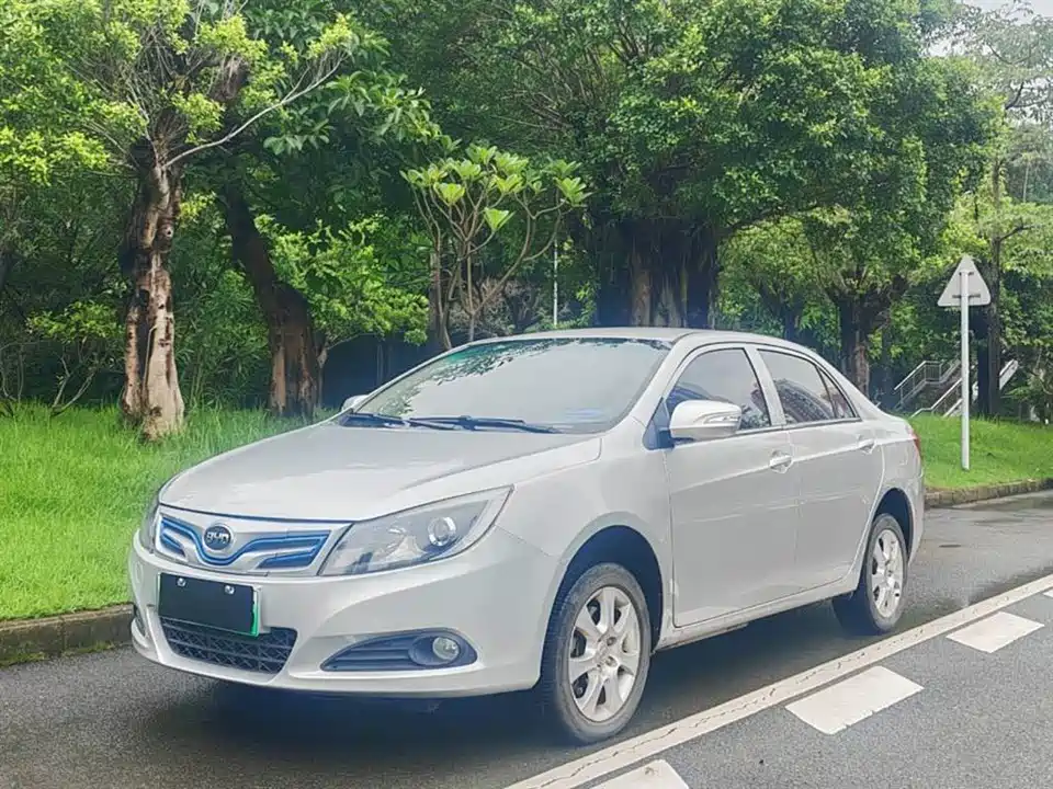 BYD e5