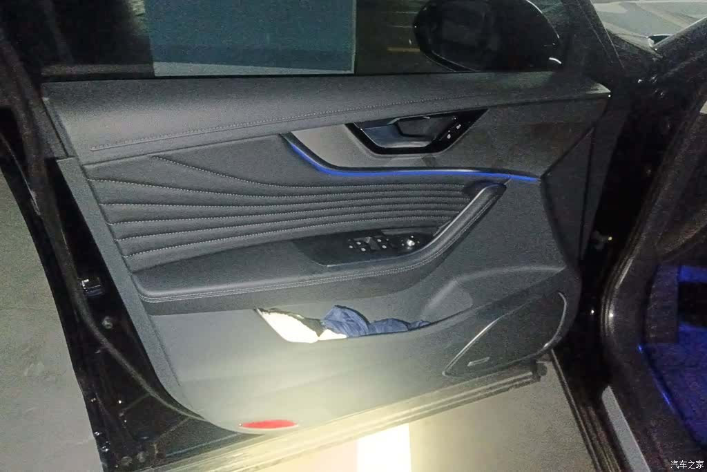 Hongqi HS5, 2024 7