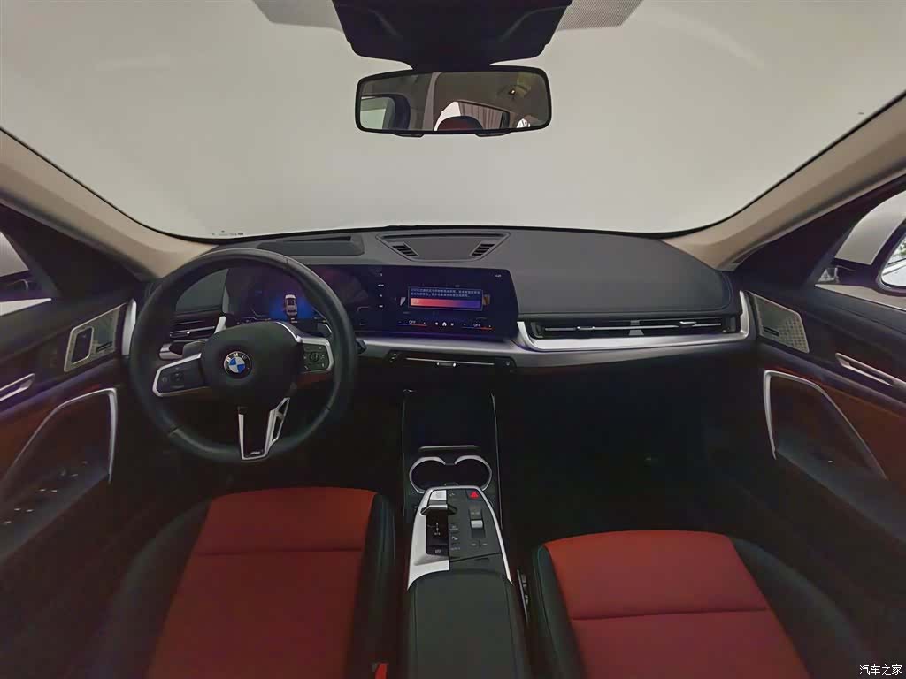 BMW X1, 2024 все фото