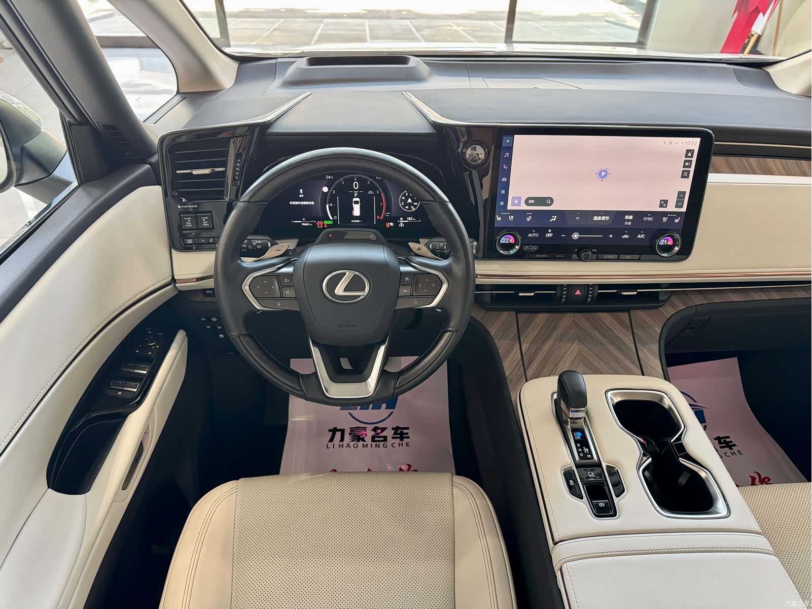 Lexus LM, 2024 11