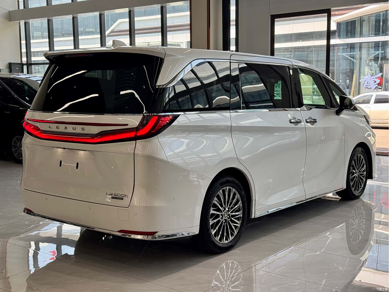 Lexus LM, 2024 17