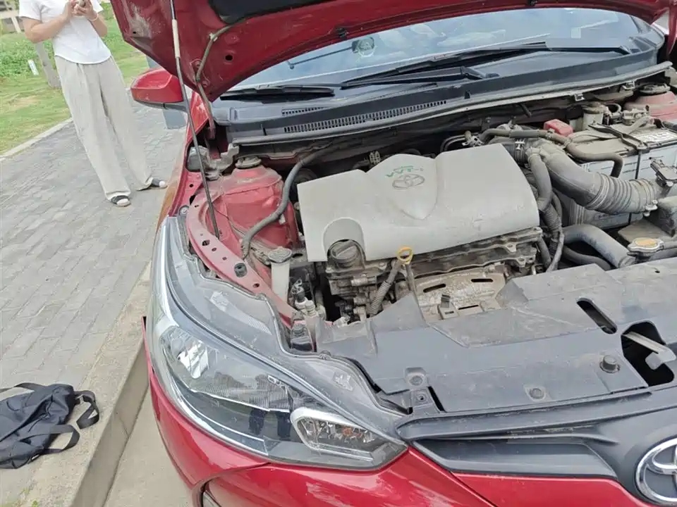 Toyota YARiS L to enjoy