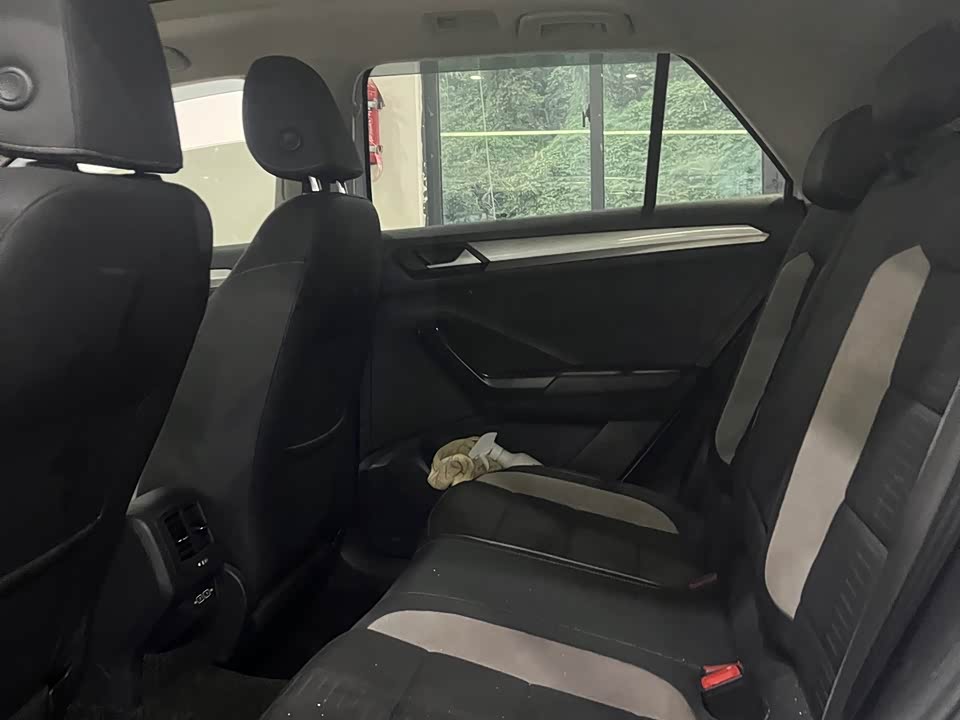 Volkswagen T-ROC exploring Songs