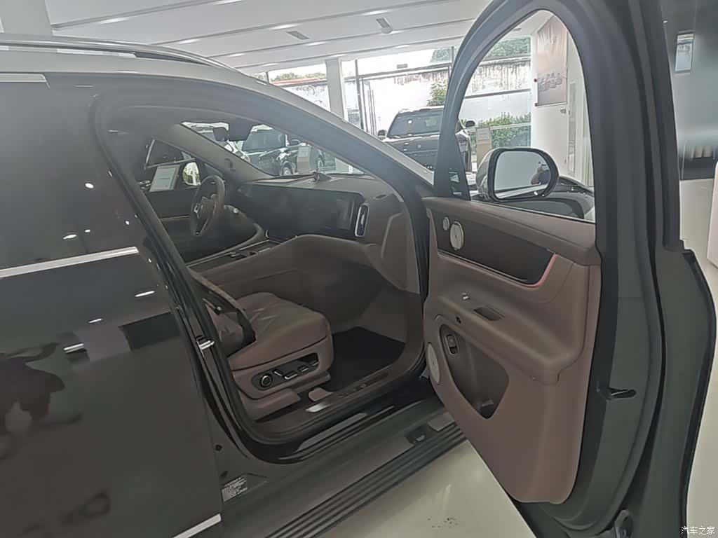 AITO M9, 2025 11