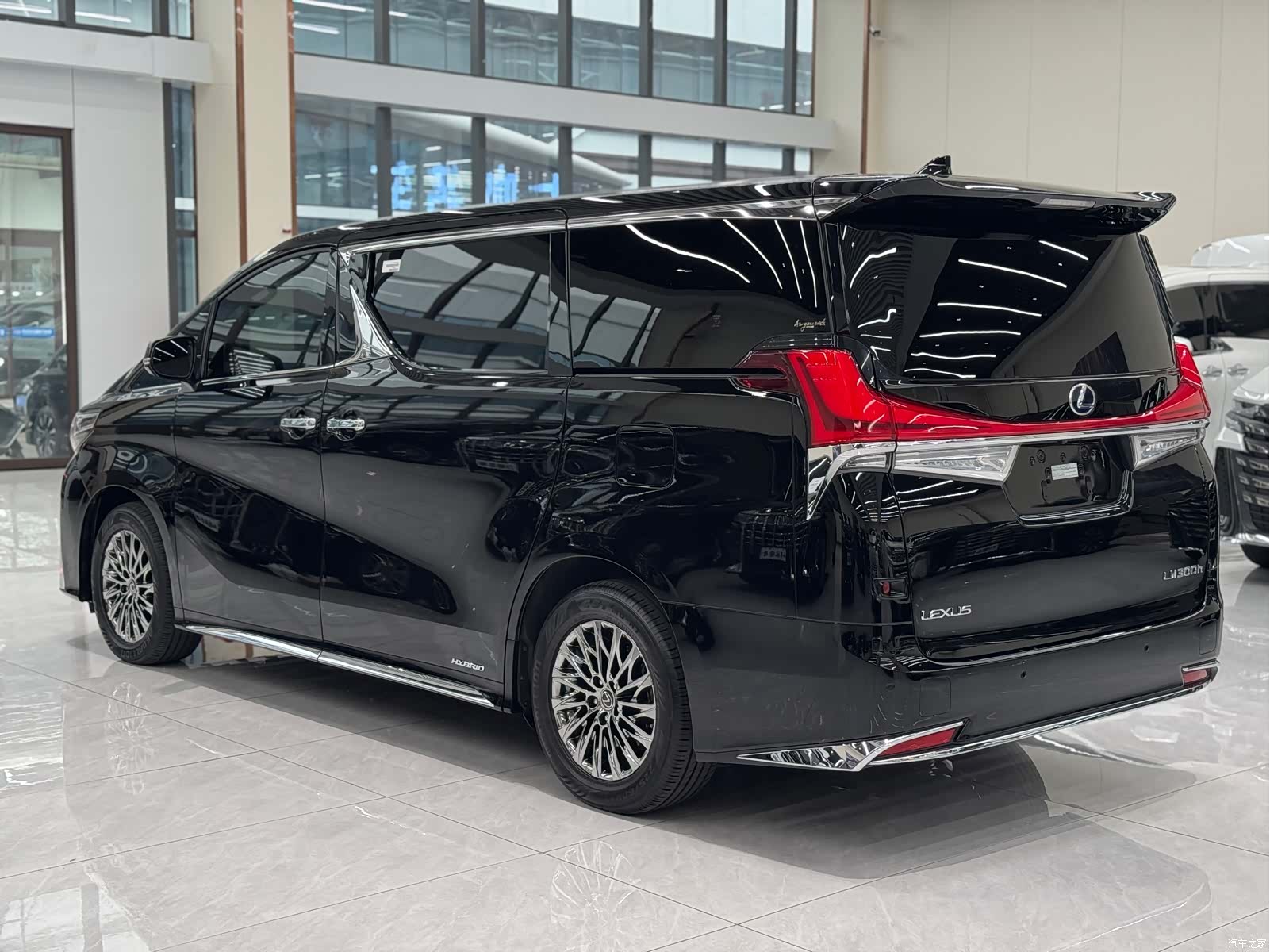 Lexus LM, 2021 13